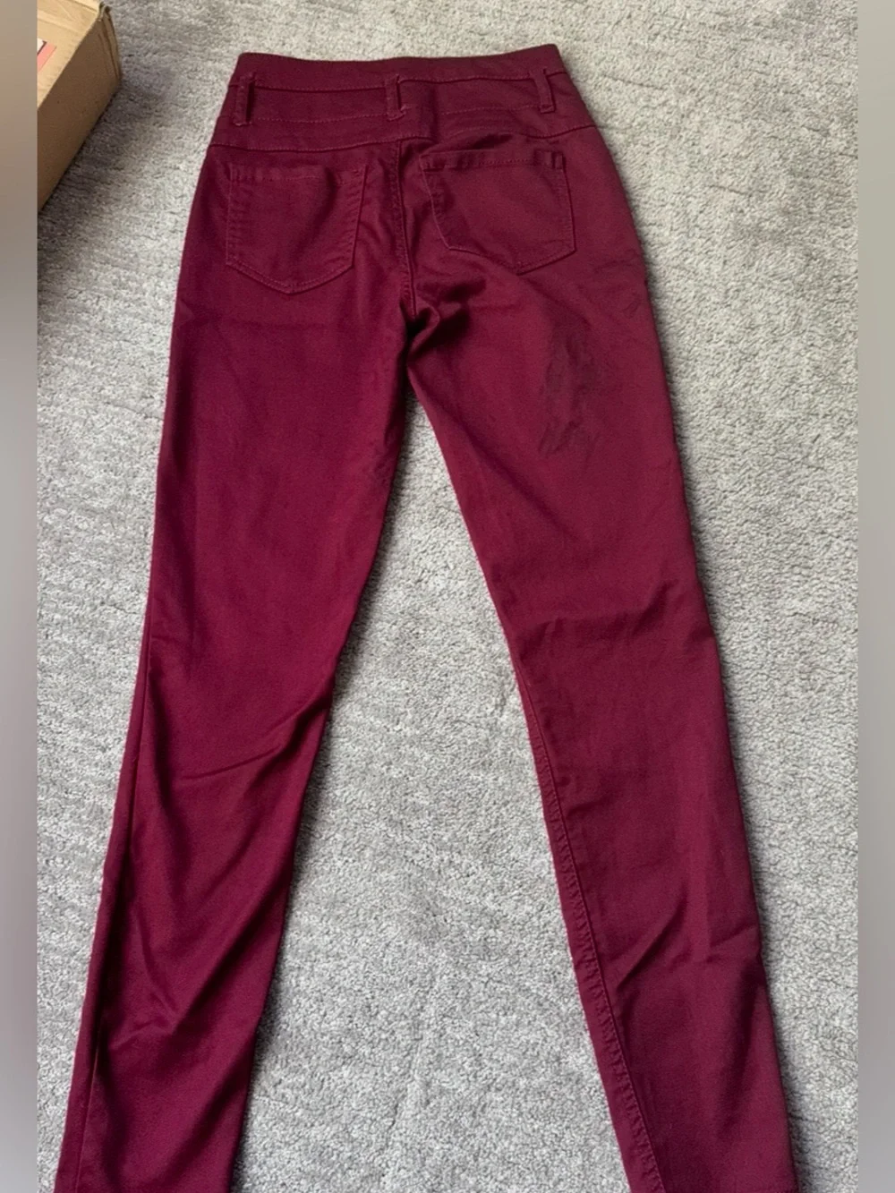 Refuge High Waisted 3-Button Skinny Pants in Burgundy Wine - Size:0 - Picture 4 of 8